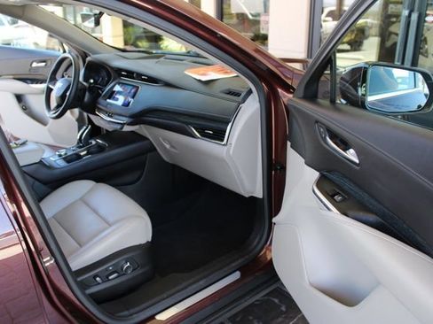 Used 2022 Cadillac XT4 Premium Luxury w/ Technology Package FWD image 29