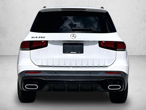 Used 2022 Mercedes-Benz GLB 250 image 4