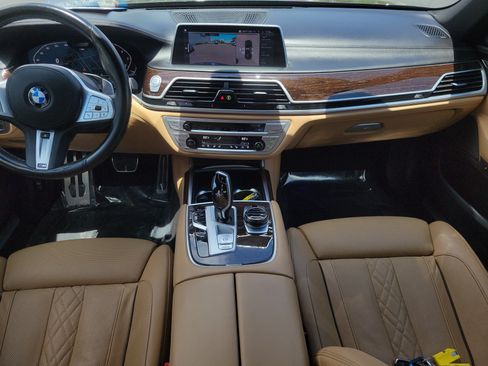 Used 2022 BMW 750i xDrive w/ Luxury Rear Seating Package AWD/4WD image 15