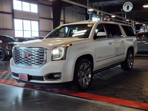 Used 2018 GMC Yukon XL Denali w/ Denali Ultimate Package image 3