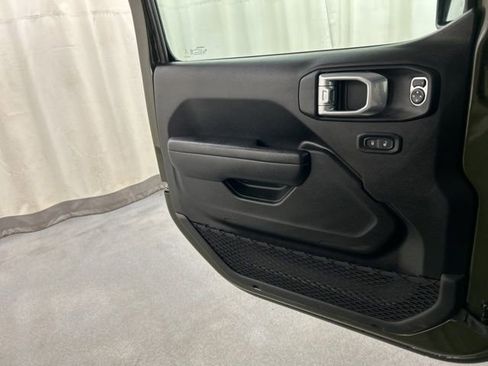 Used 2024 Jeep Wrangler Unlimited AWD/4WD image 23