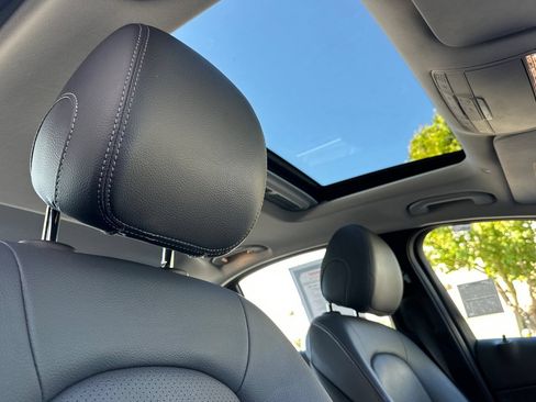 Used 2020 Mercedes-Benz C 300 Sedan image 16
