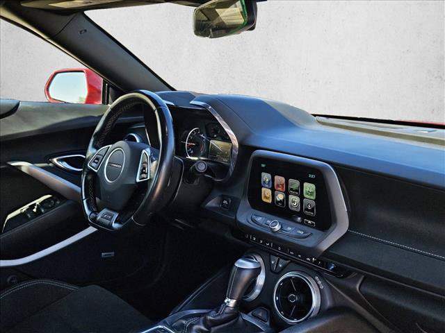 Used 2017 Chevrolet Camaro LT w/ Technology Package RWD image 10