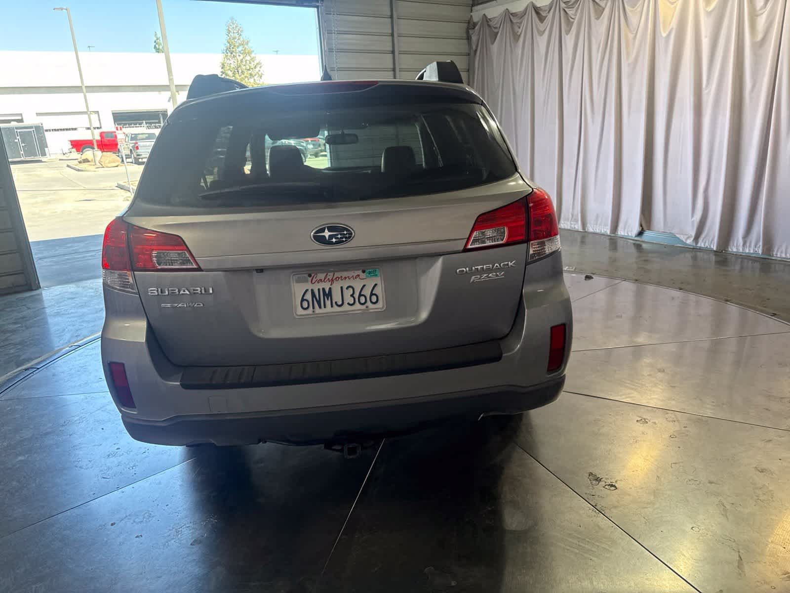 Used 2011 Subaru Outback 2.5i Limited w/ PWR Moonroof Pkg AWD/4WD image 6