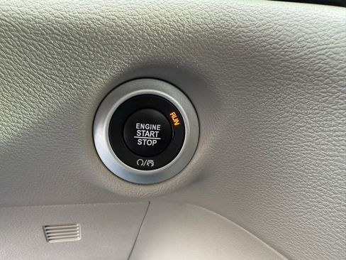 Used 2023 Chrysler Voyager LX image 26