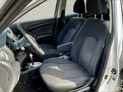 Used 2014 Nissan Versa SV w/ Convenience Package image 19