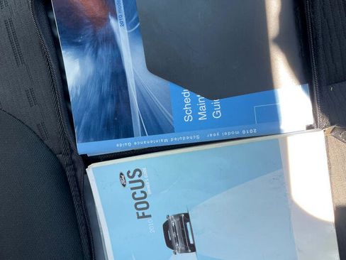 Used 2010 Ford Focus SE image 29