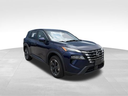 Used 2024 Nissan Rogue SV AWD/4WD image 3
