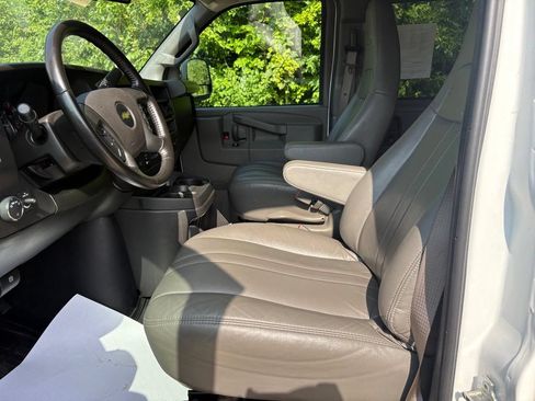 Used 2023 Chevrolet Express 3500 LS RWD image 16