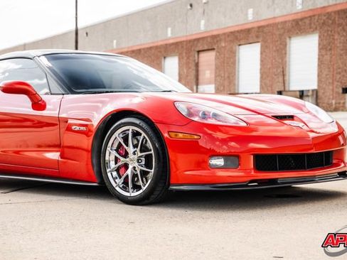 Used 2011 Chevrolet Corvette Z06 w/ Z06 Carbon Fiber Package RWD image 47