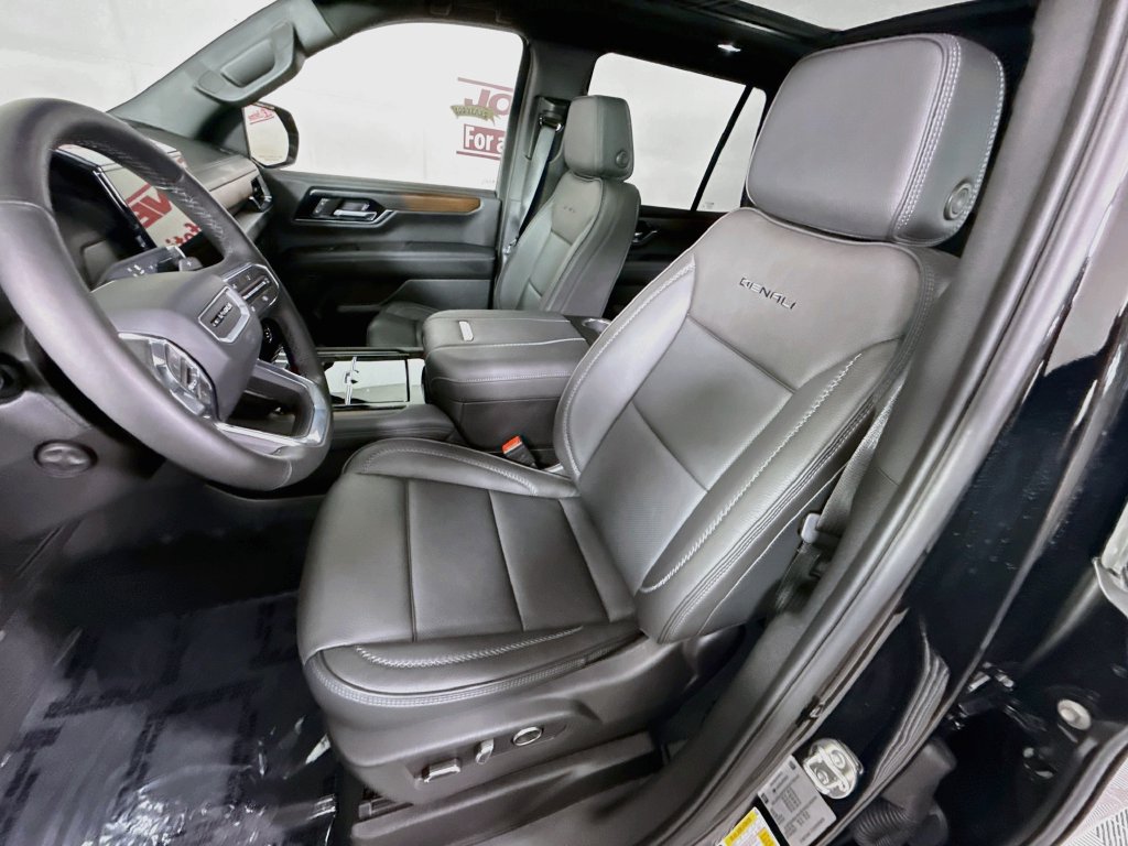 Used 2026 GMC Yukon Denali w/ Sun & Power Step Package AWD/4WD image 27