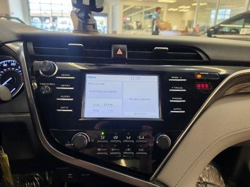 Used 2018 Toyota Camry LE FWD image 24