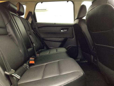 Used 2024 Nissan Rogue SV w/ SV Premium Package AWD/4WD image 19