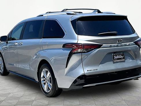 Used 2025 Toyota Sienna Limited AWD/4WD image 6