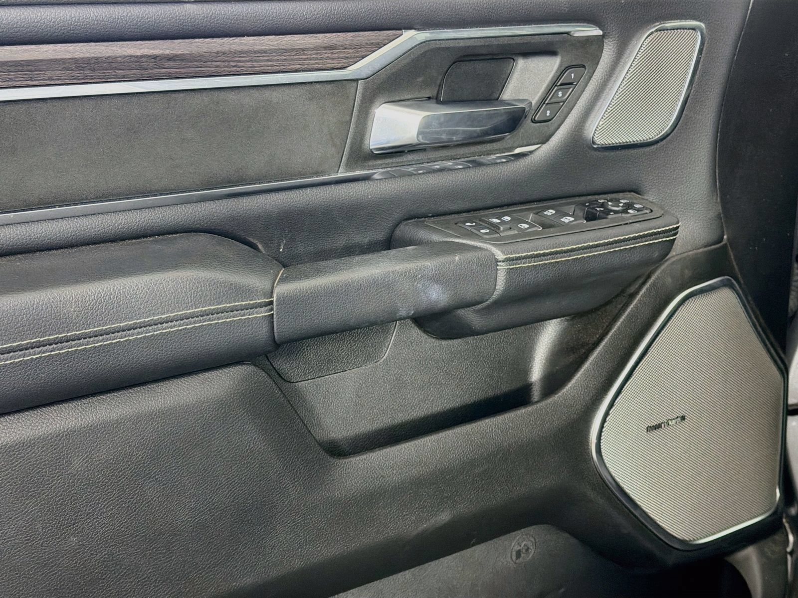 Used 2025 RAM 1500 Laramie w/ Advanced Safety Group II AWD/4WD image 20