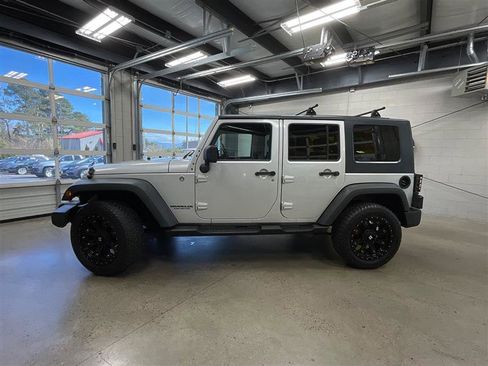 Used 2010 Jeep Wrangler Sport image 2