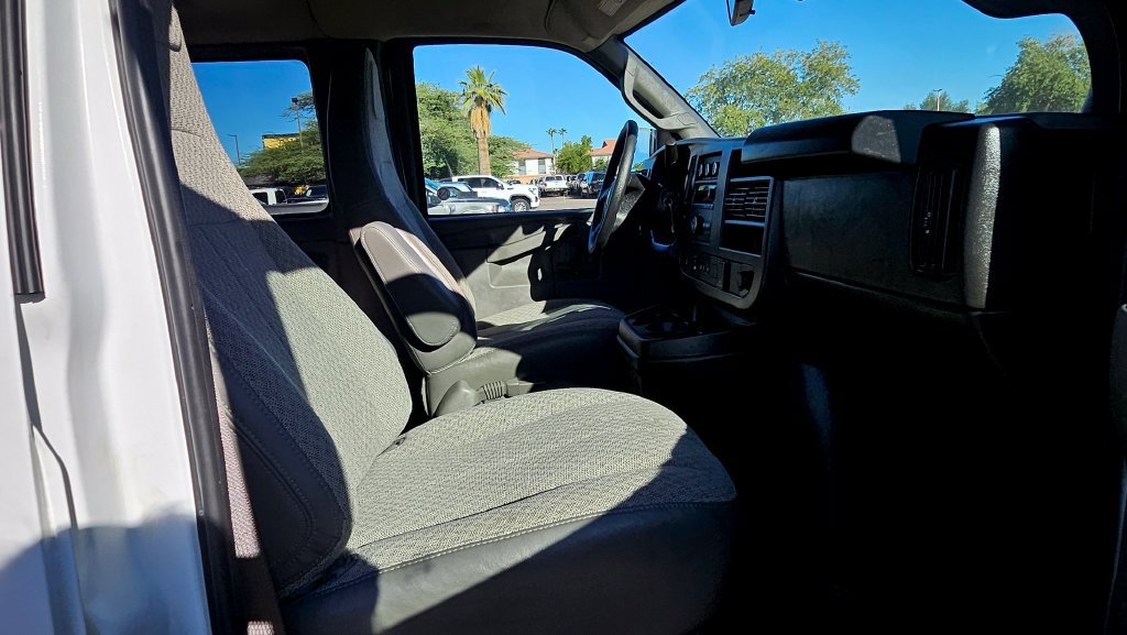 Used 2025 Chevrolet Express 3500 LT w/ LT Preferred Equipment Group RWD image 19