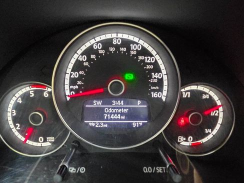 Used 2013 Volkswagen Beetle TDI FWD image 30