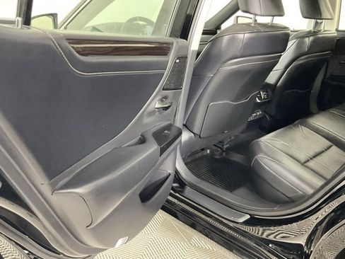 Used 2019 Lexus ES 300h w/ Luxury Package image 13
