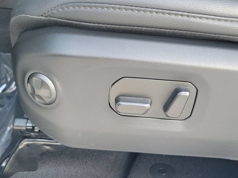 Used 2025 Jeep Gladiator Sport AWD/4WD image 19