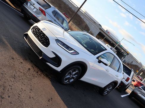 New 2026 Honda HR-V LX image 3