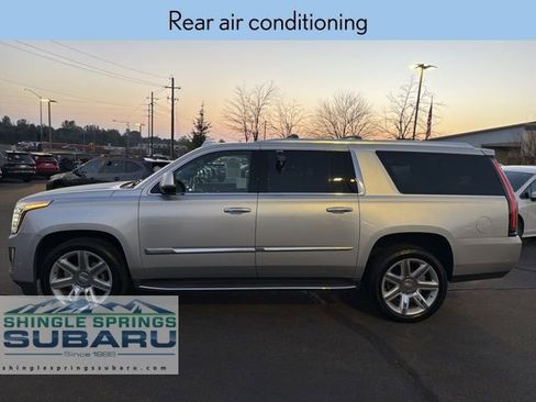 Used 2017 Cadillac Escalade ESV Luxury image 11