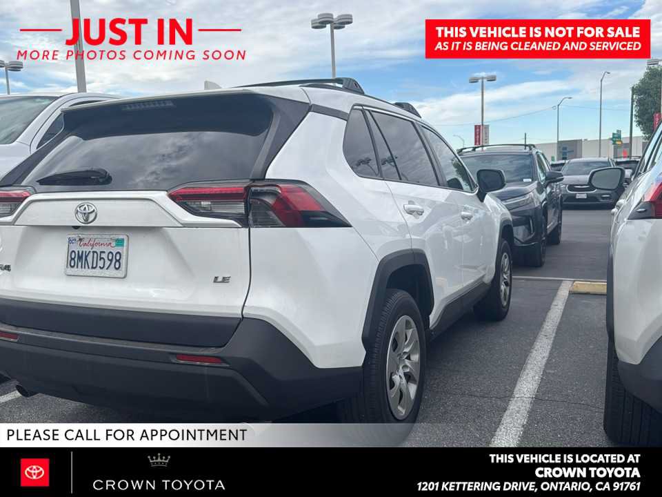 Used 2019 Toyota RAV4 LE w/ Carpet Mat Package FWD image 4