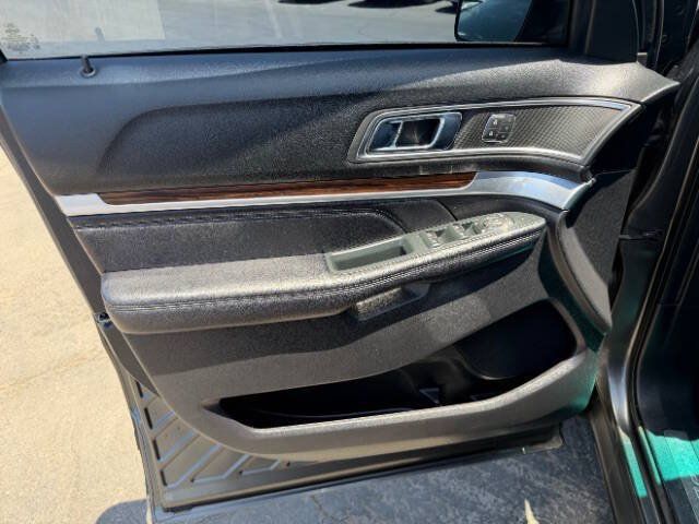 Used 2018 Ford Explorer Limited AWD/4WD image 11