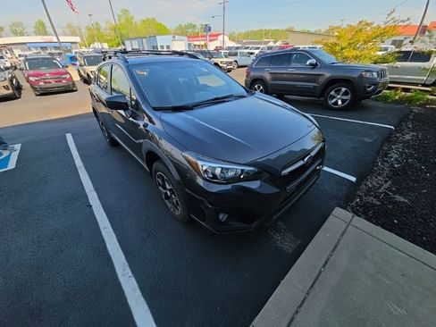 Used 2018 Subaru Crosstrek 2.0i Premium w/ Moonroof Package image 2