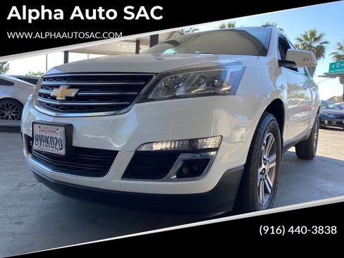 Used 2017 Chevrolet Traverse LT FWD image 1