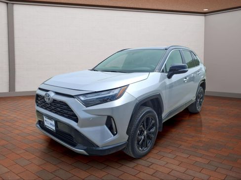 Used 2024 Toyota RAV4 XSE w/ Advanced Technology Package AWD/4WD image 4