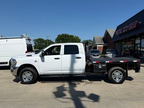 Used 2024 RAM 2500 Tradesman w/ Chrome Appearance Group AWD/4WD image 3