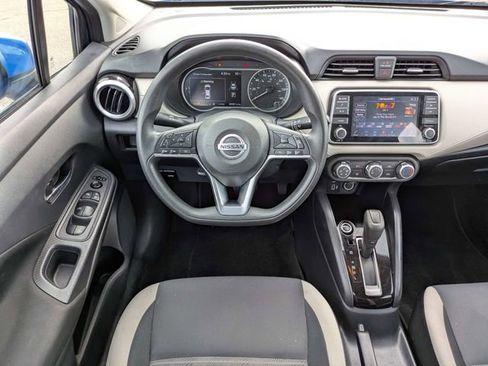 Used 2022 Nissan Versa SV FWD image 15