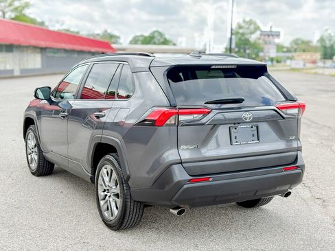Used 2023 Toyota RAV4 XLE Premium image 9