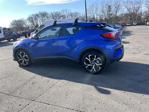 Used 2018 Toyota C-HR XLE image 6