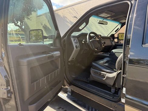 Used 2013 Ford F250 Lariat w/ Lariat Interior Pkg image 46
