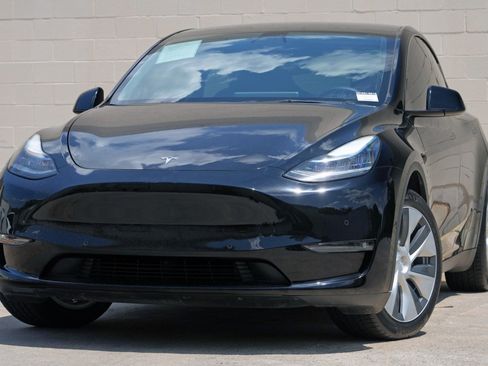 Used 2022 Tesla Model Y Long Range AWD/4WD image 3