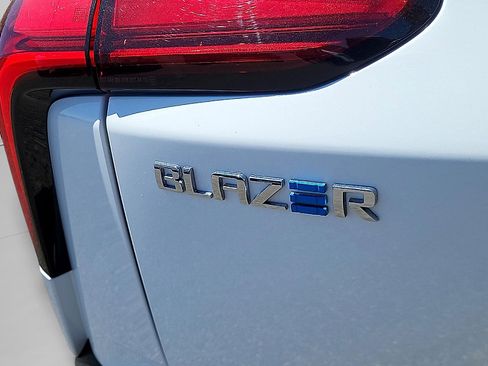 Used 2024 Chevrolet Blazer EV LT AWD/4WD image 27