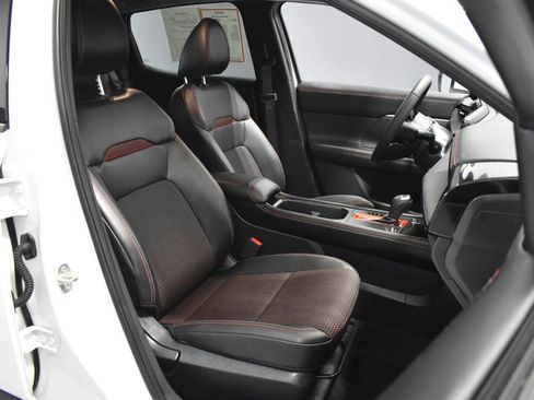 Certified 2025 Nissan Kicks SR AWD/4WD image 14