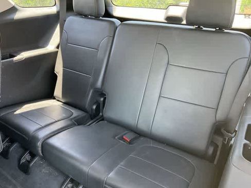 Used 2021 Chevrolet Traverse LT w/ LT Premium Package AWD/4WD image 15