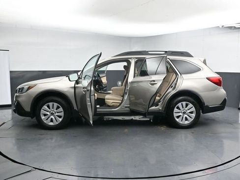 Used 2018 Subaru Outback 2.5i Premium image 38