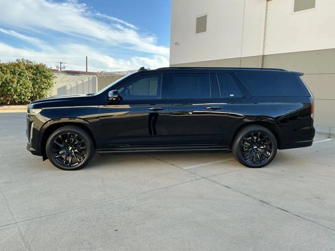 Used 2023 Cadillac Escalade ESV Sport Platinum AWD/4WD image 9