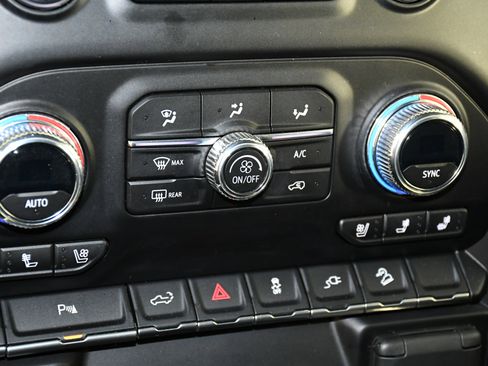 Used 2023 GMC Sierra 2500 AT4 w/ Driver Alert Package I image 33