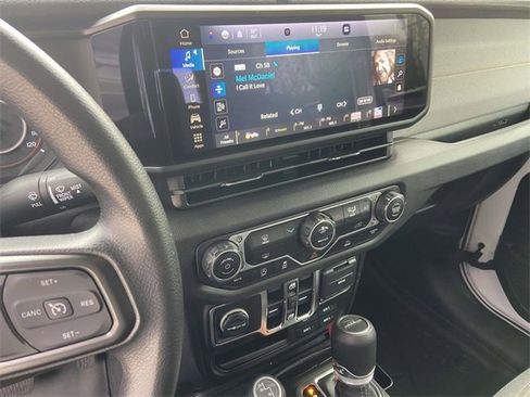 Used 2025 Jeep Gladiator Nighthawk image 22