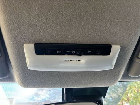 Used 2020 Nissan Versa S image 28