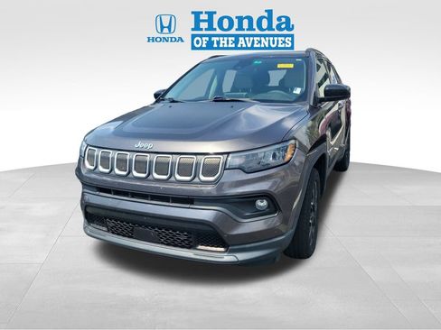 Used 2022 Jeep Compass Latitude w/ Sun and Sound Group FWD image 4