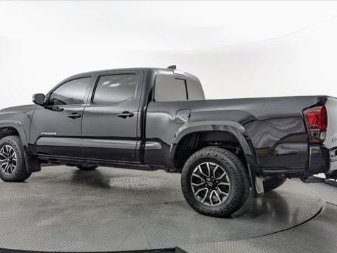 Used 2022 Toyota Tacoma TRD Sport w/ TRD Premium Sport Package AWD/4WD image 6
