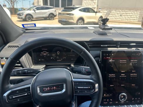 Used 2026 GMC Terrain Elevation w/ Elevation Premium Package FWD image 3