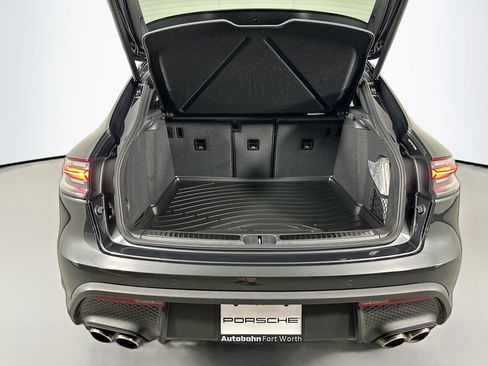 Certified 2025 Porsche Macan S image 37
