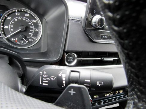 Used 2024 Mitsubishi Outlander AWD image 24